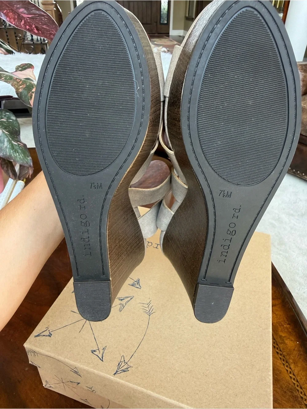 Indigo Taupe Platform shoes - size 7.5